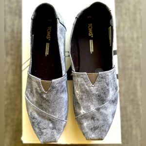 Toms Alpargatas shoes in gray distressed canvas size 8 women’s